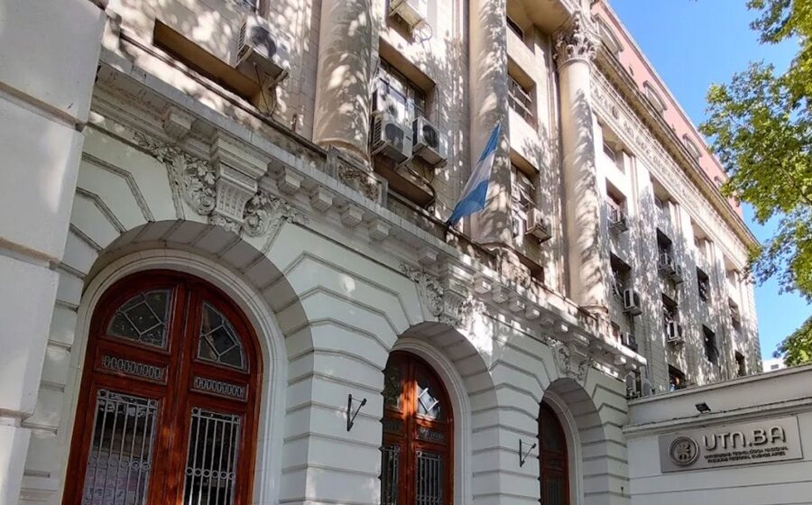Fachada de la sede de Medrano de UTN.BA